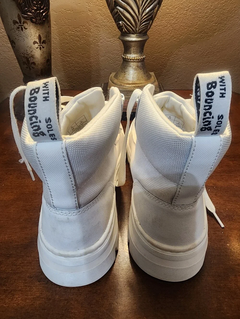 Unisex Doc Martens All-White High Top Boots Sz.8